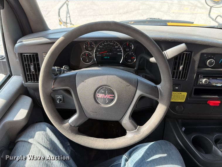2011 Thomas Savana G3500