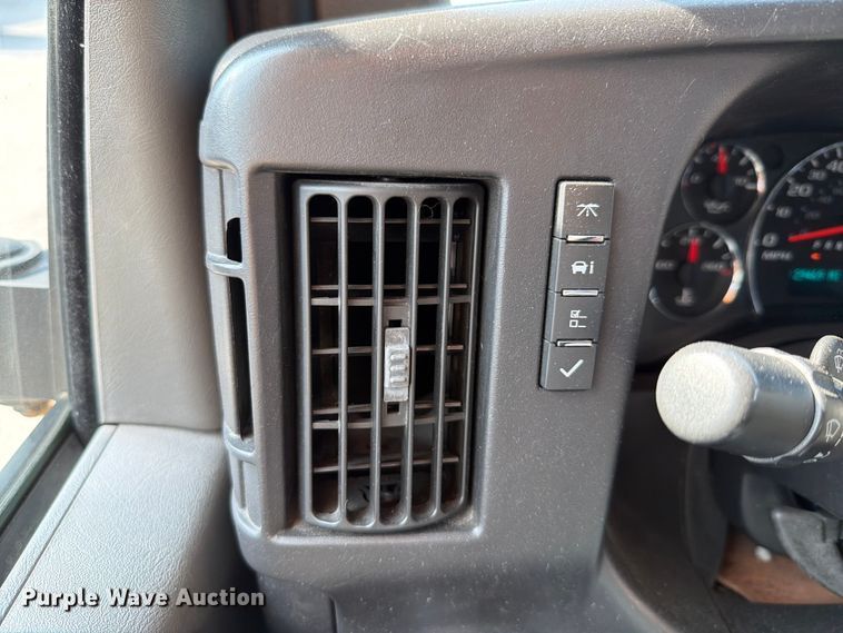 2011 Thomas Savana G3500