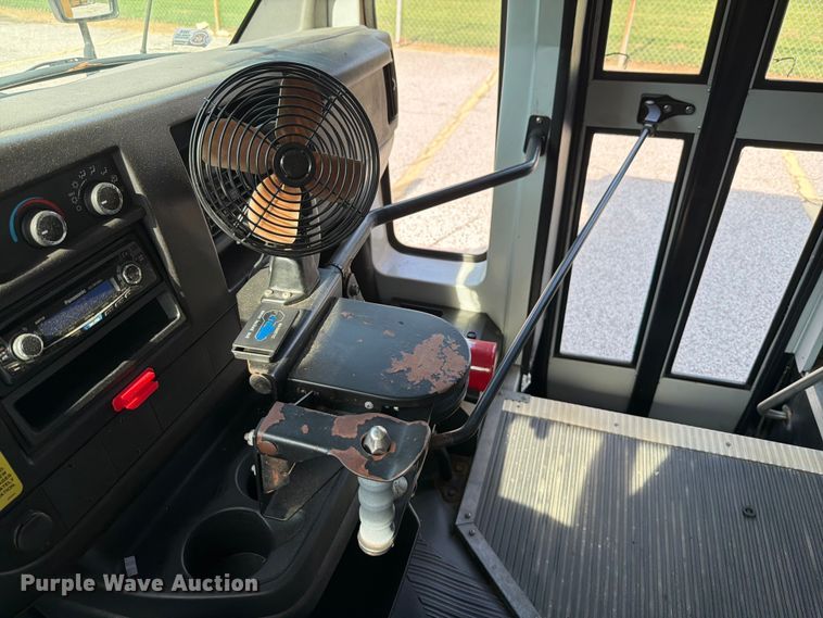 2011 Thomas Savana G3500