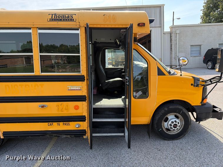2011 Thomas Savana G3500