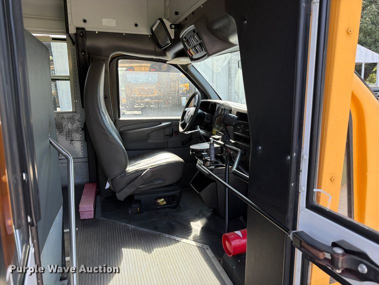 2011 Thomas Savana G3500