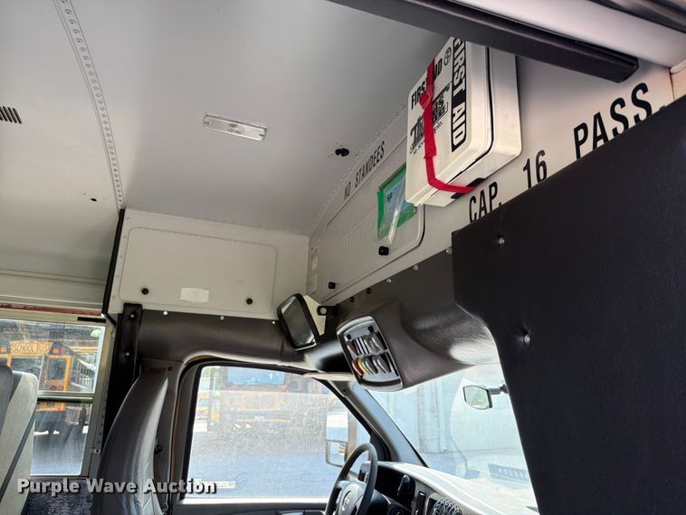 2011 Thomas Savana G3500