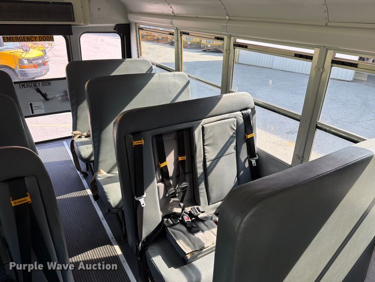 2011 Thomas Savana G3500