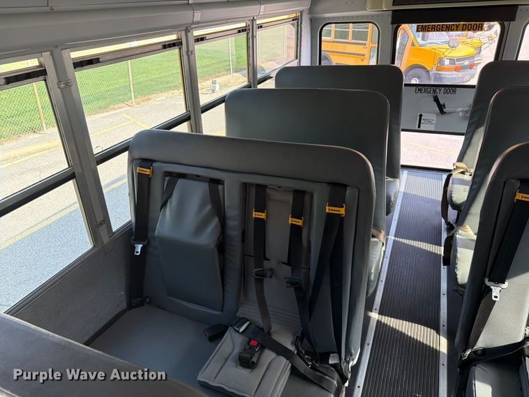 2011 Thomas Savana G3500