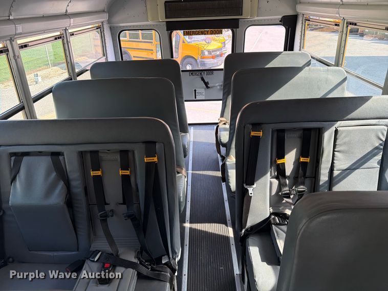 2011 Thomas Savana G3500