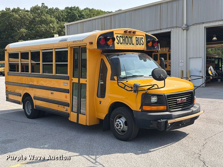 2013 Thomas Savana G4500