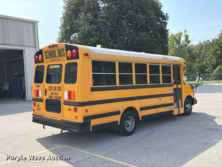 2013 Thomas Savana G4500