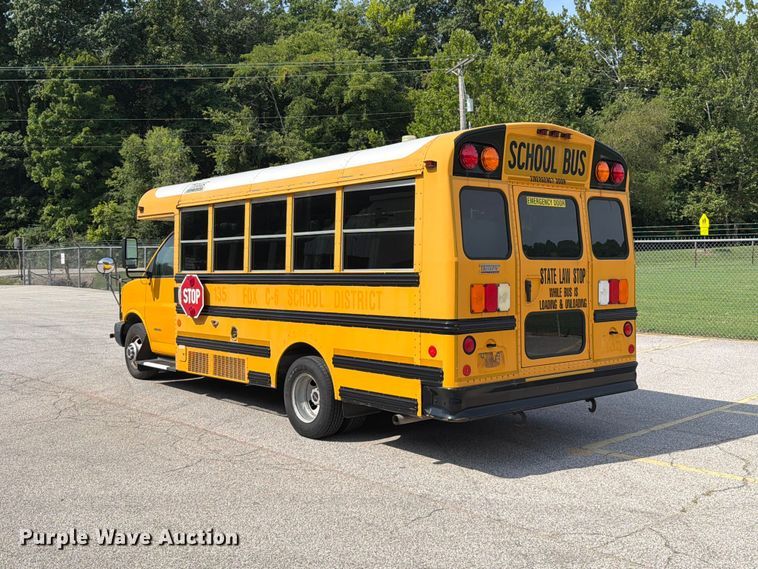 2013 Thomas Savana G4500