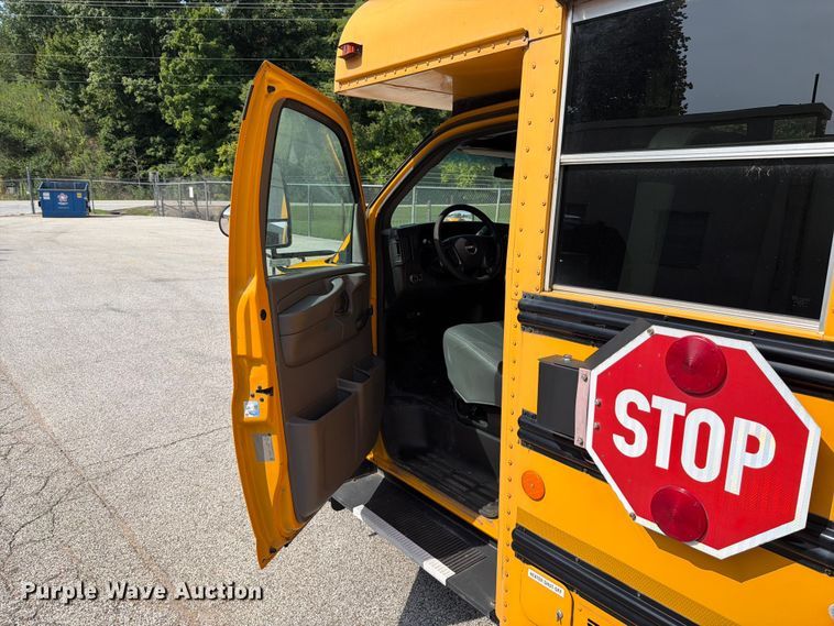 2013 Thomas Savana G4500