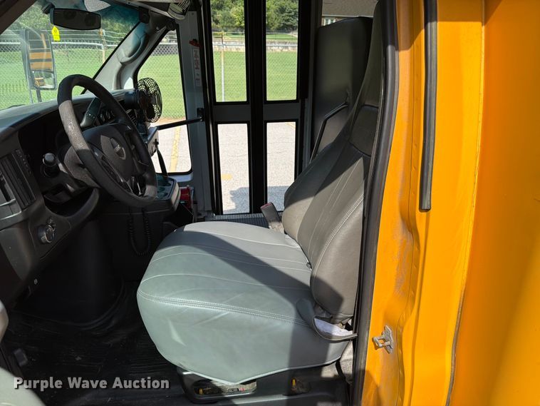 2013 Thomas Savana G4500