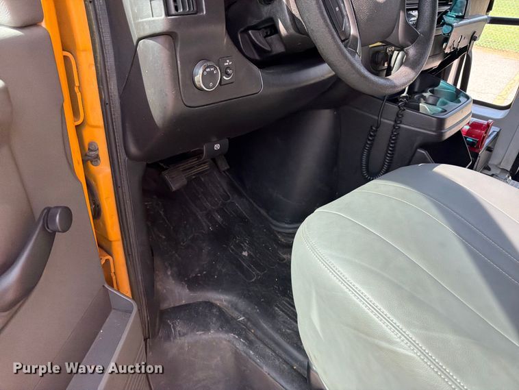 2013 Thomas Savana G4500