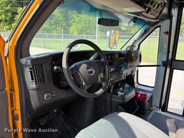 2013 Thomas Savana G4500