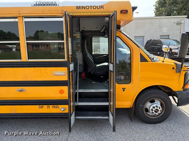 2013 Thomas Savana G4500