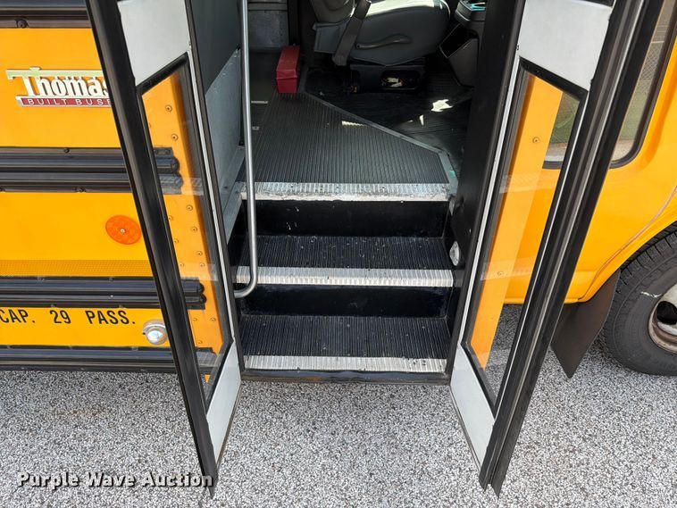 2013 Thomas Savana G4500