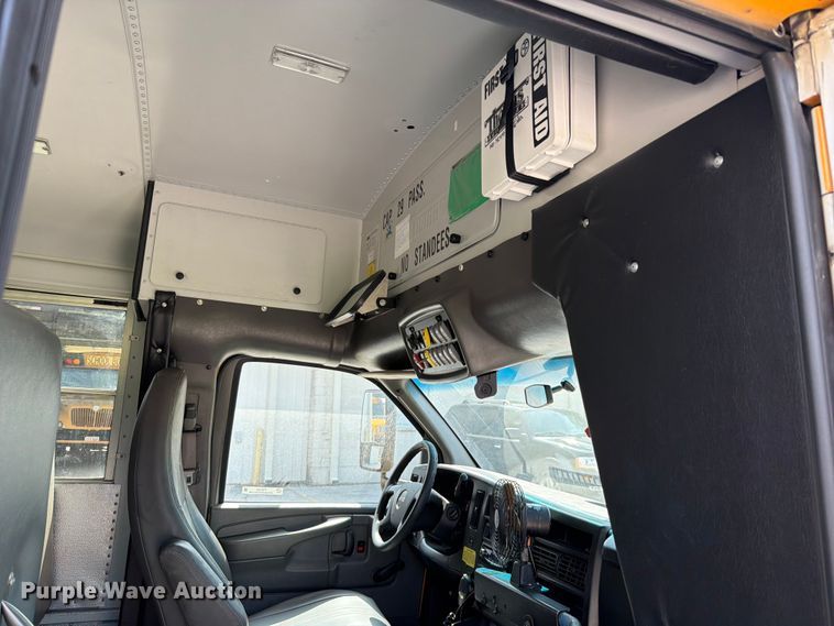 2013 Thomas Savana G4500