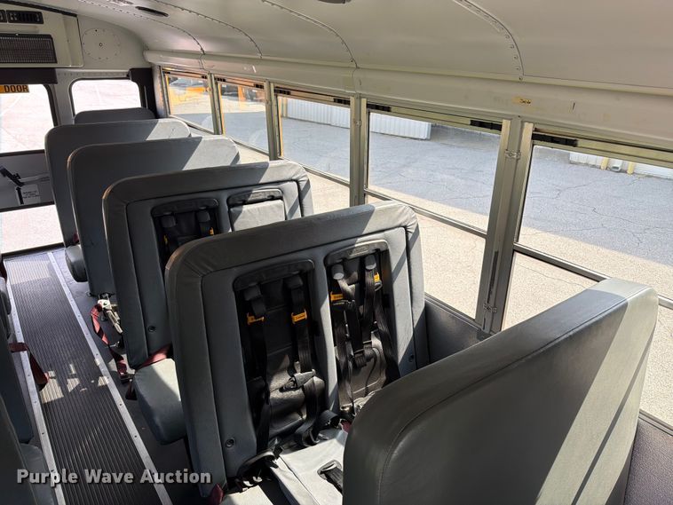 2013 Thomas Savana G4500