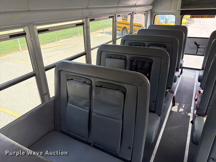 2013 Thomas Savana G4500