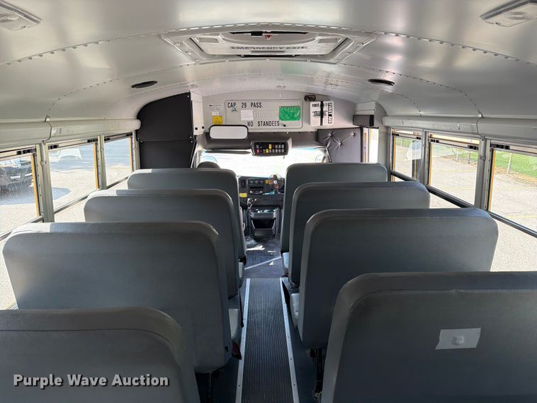 2013 Thomas Savana G4500