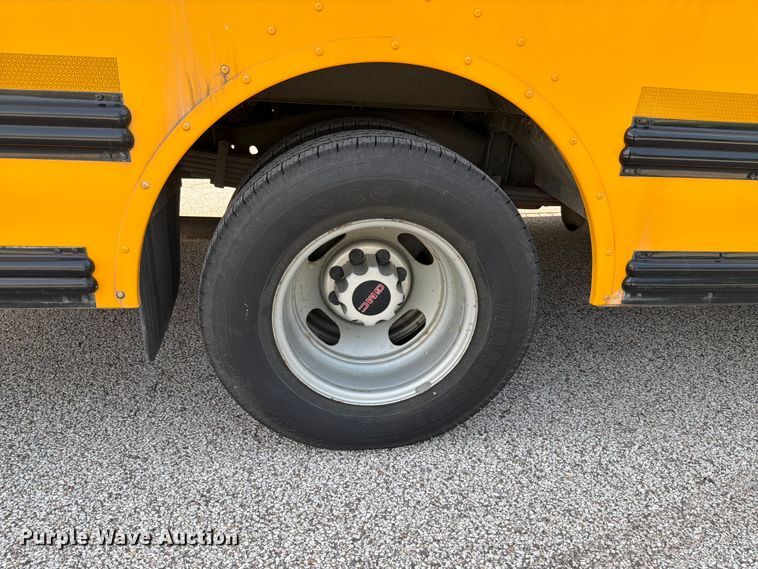 2013 Thomas Savana G4500