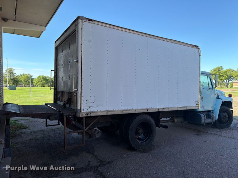 image for item FT6661 1989 International 1654 box truck