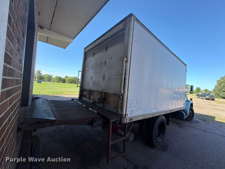 image for item FT6661 1989 International 1654 box truck