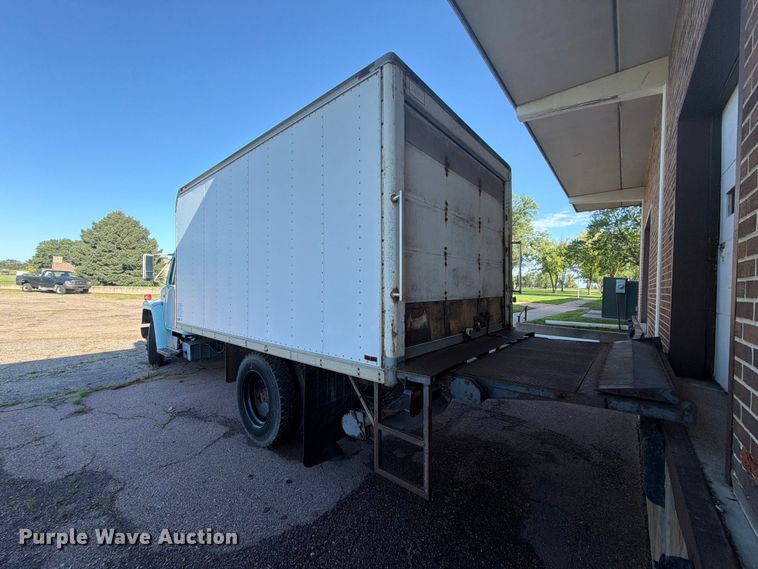 image for item FT6661 1989 International 1654 box truck