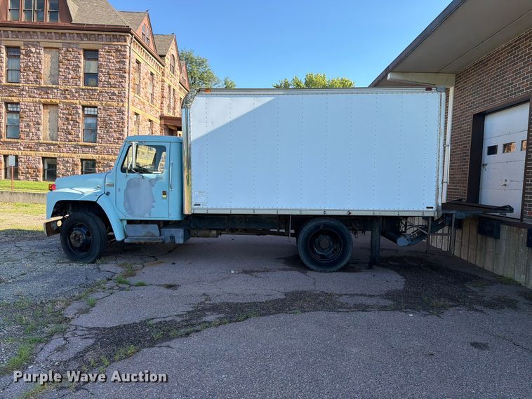 image for item FT6661 1989 International 1654 box truck