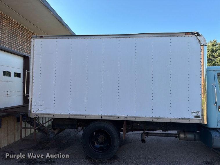 image for item FT6661 1989 International 1654 box truck