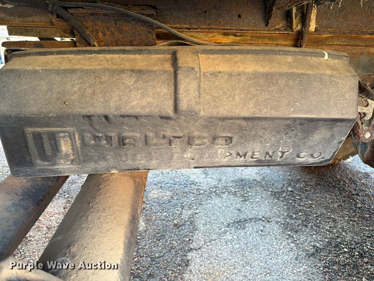 image for item FT6661 1989 International 1654 box truck