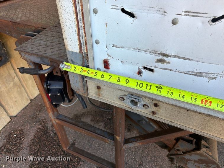 image for item FT6661 1989 International 1654 box truck