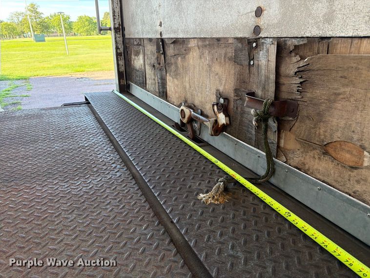 image for item FT6661 1989 International 1654 box truck
