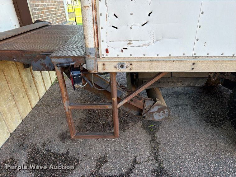 image for item FT6661 1989 International 1654 box truck