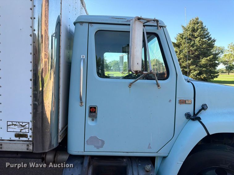 image for item FT6661 1989 International 1654 box truck