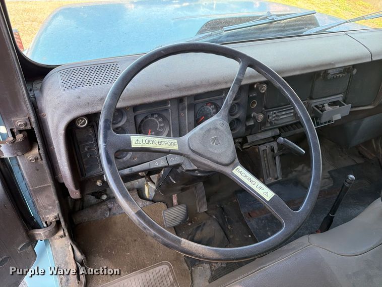 image for item FT6661 1989 International 1654 box truck