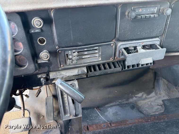 image for item FT6661 1989 International 1654 box truck