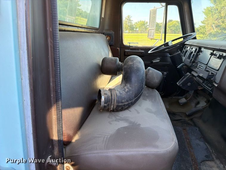 image for item FT6661 1989 International 1654 box truck