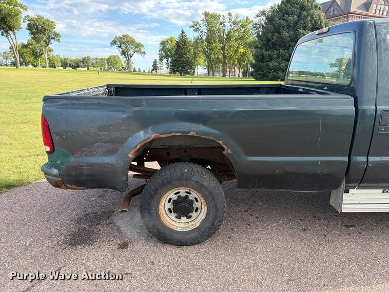 image for item FT6662 2004 Ford F-250 pickup truck