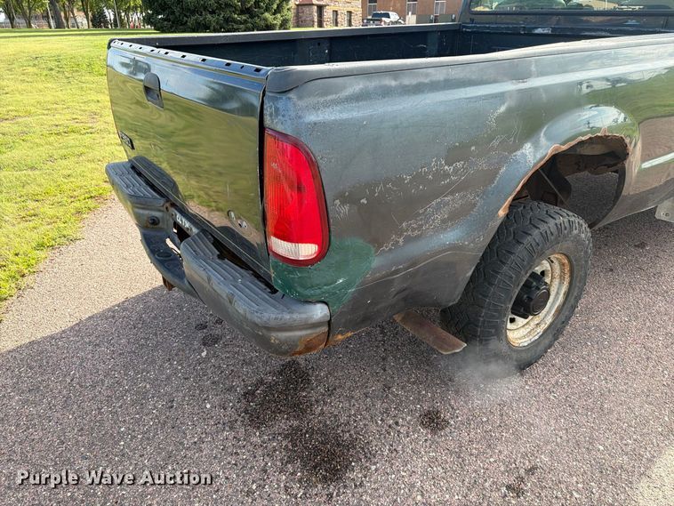 image for item FT6662 2004 Ford F-250 pickup truck