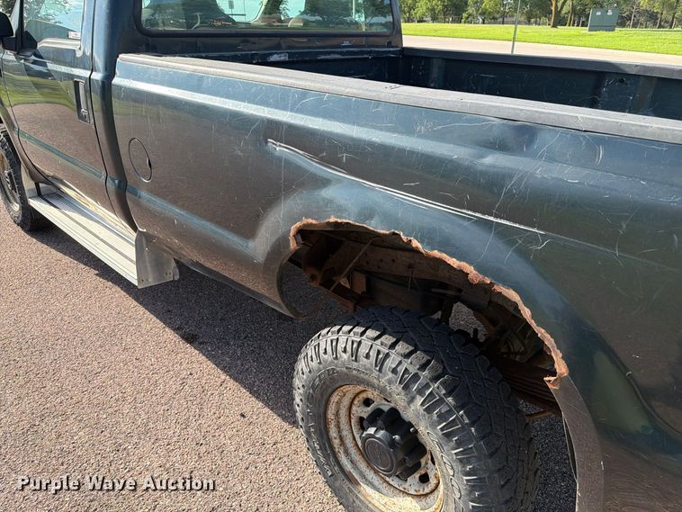 image for item FT6662 2004 Ford F-250 pickup truck
