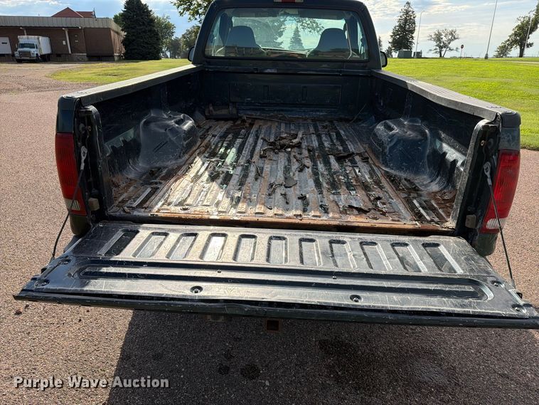 image for item FT6662 2004 Ford F-250 pickup truck