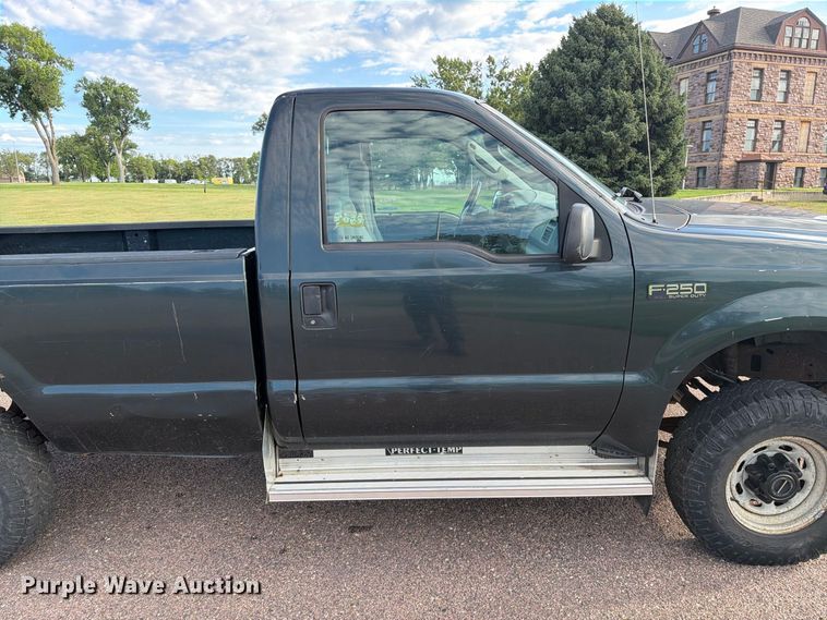 image for item FT6662 2004 Ford F-250 pickup truck