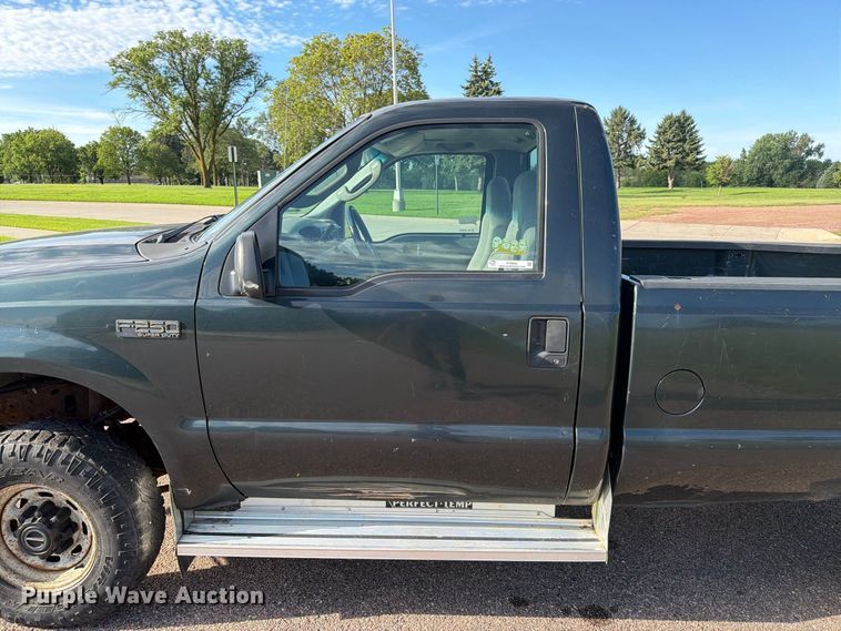image for item FT6662 2004 Ford F-250 pickup truck