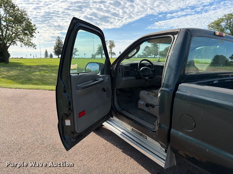 image for item FT6662 2004 Ford F-250 pickup truck