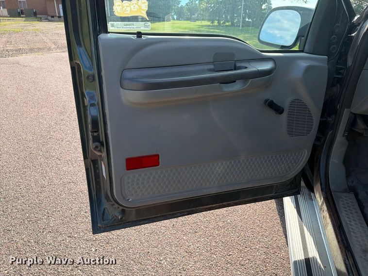 image for item FT6662 2004 Ford F-250 pickup truck