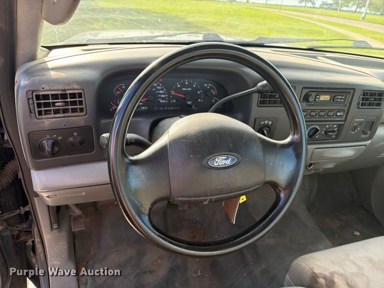 image for item FT6662 2004 Ford F-250 pickup truck