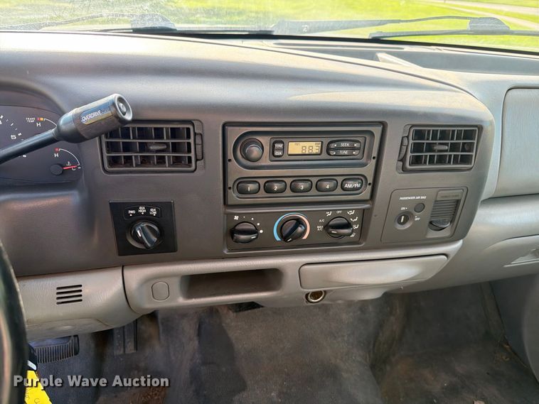 image for item FT6662 2004 Ford F-250 pickup truck