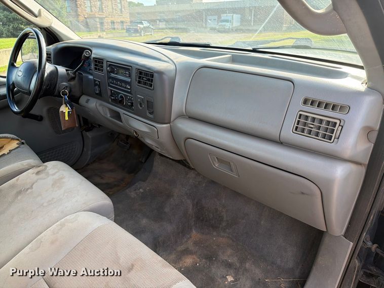 image for item FT6662 2004 Ford F-250 pickup truck