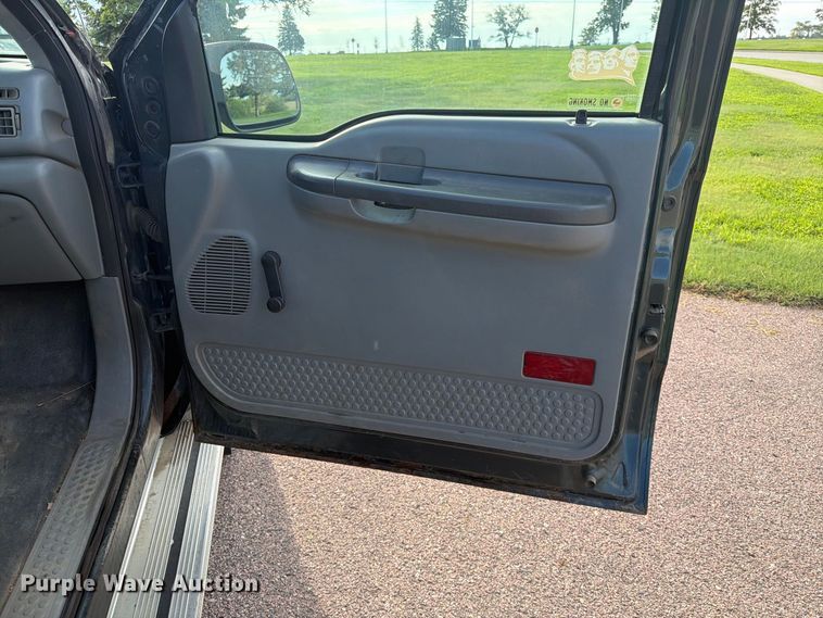 image for item FT6662 2004 Ford F-250 pickup truck