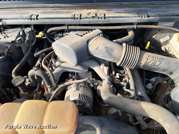 image for item FT6662 2004 Ford F-250 pickup truck