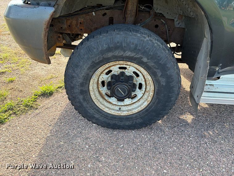 image for item FT6662 2004 Ford F-250 pickup truck